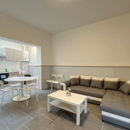 Charbonnel 2 Bruxelles-Charleroi-Airport Villa Екстериор снимка