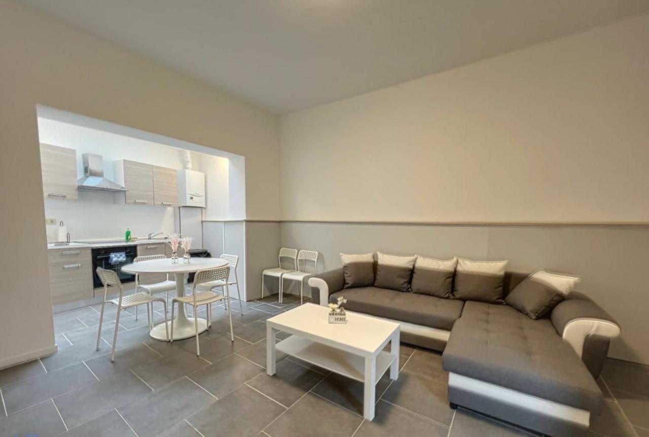 Charbonnel 2 Bruxelles-Charleroi-Airport Villa Екстериор снимка